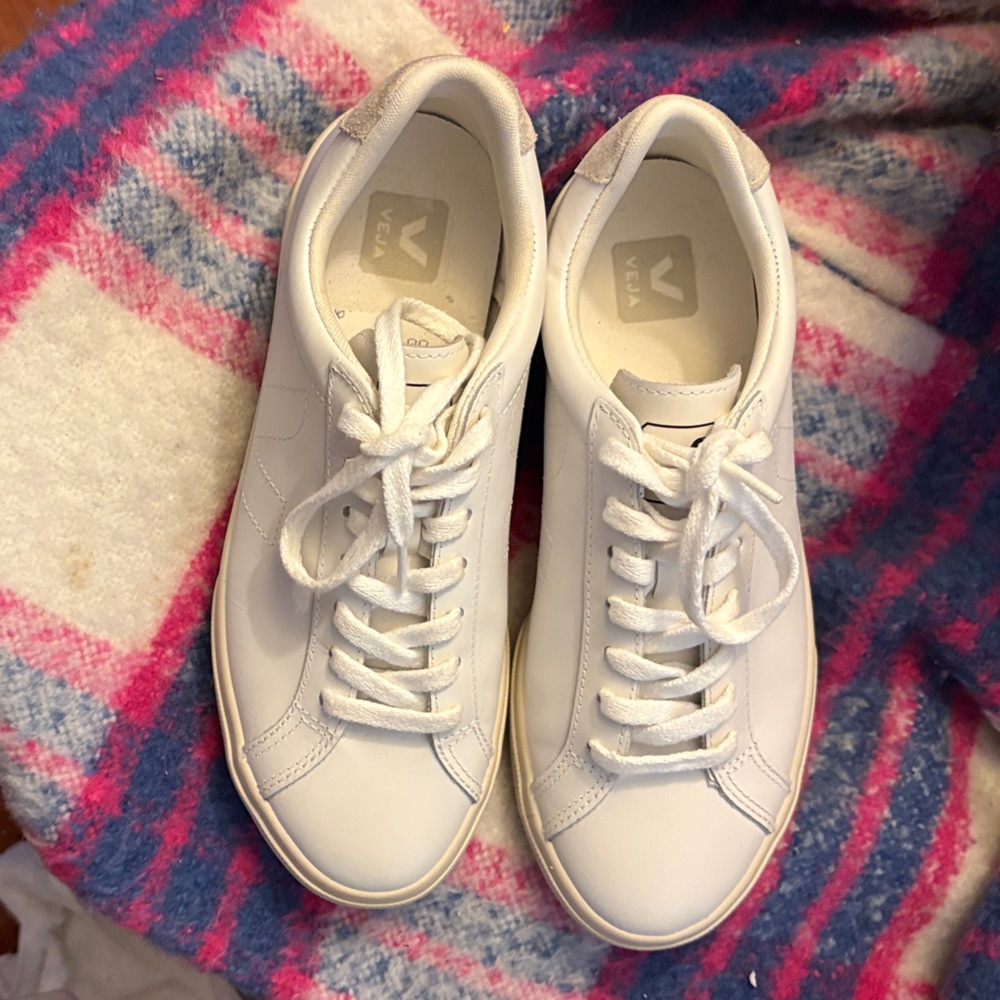 Veja Esplar Leather Sneakers - Picture 4 of 9